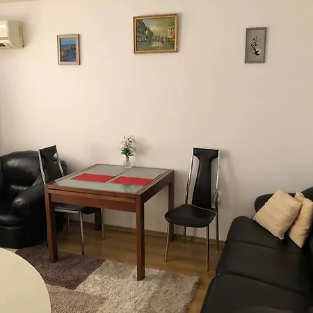 Даяна Апартамент 아파트 *