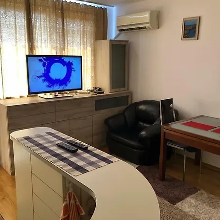 Даяна Апартамент *